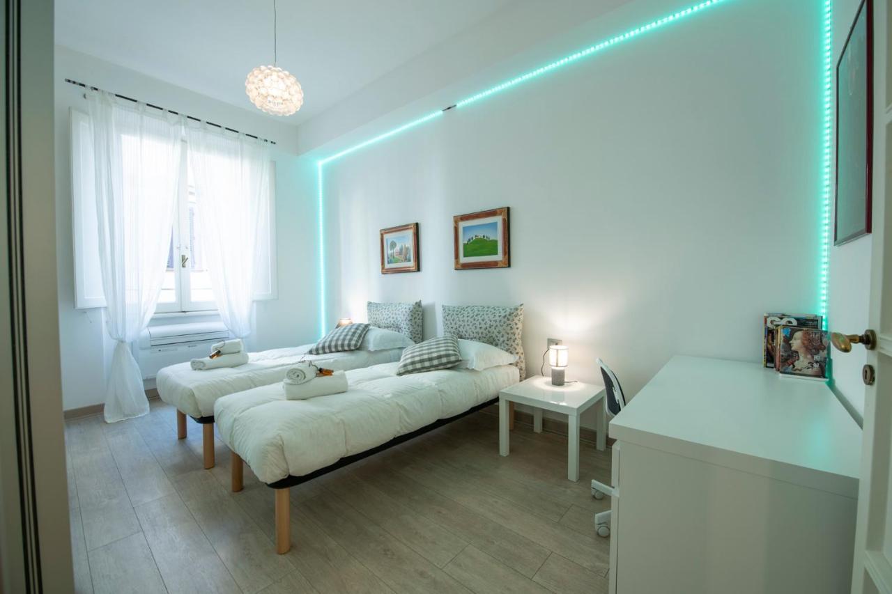 Mamo Florence - Amalia Piazza Signoria Apartment Luaran gambar